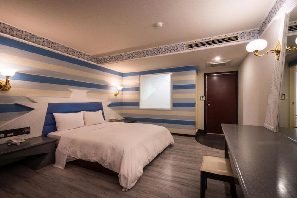 Golden Phoenix Hotel 17/43