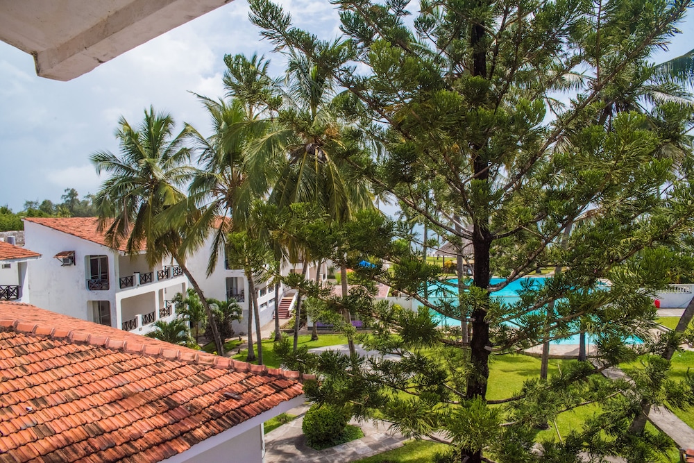 Nyali Beach Holiday Resort 42/48