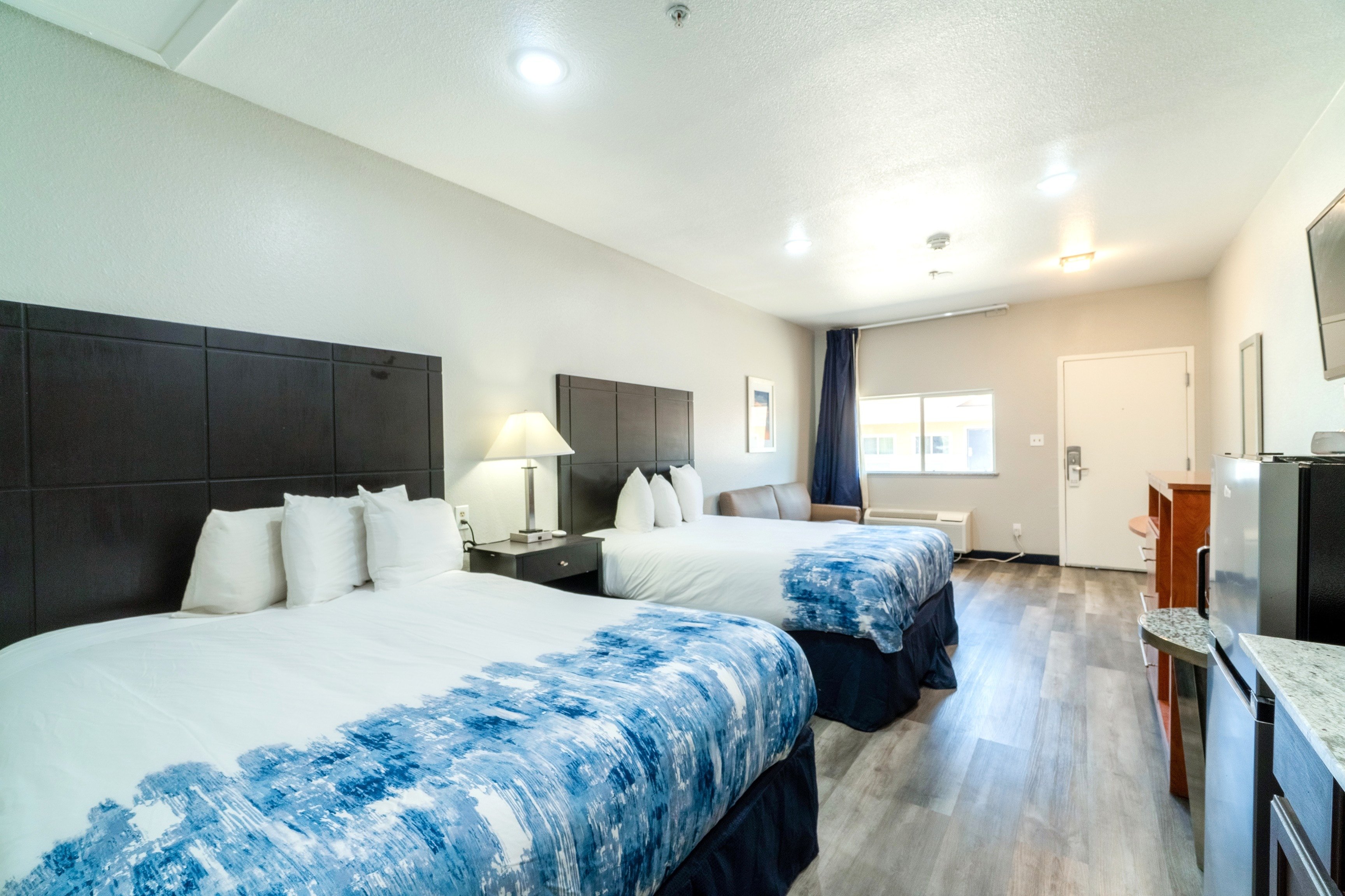 Atria Inn & Suites Kitchenette 20/43