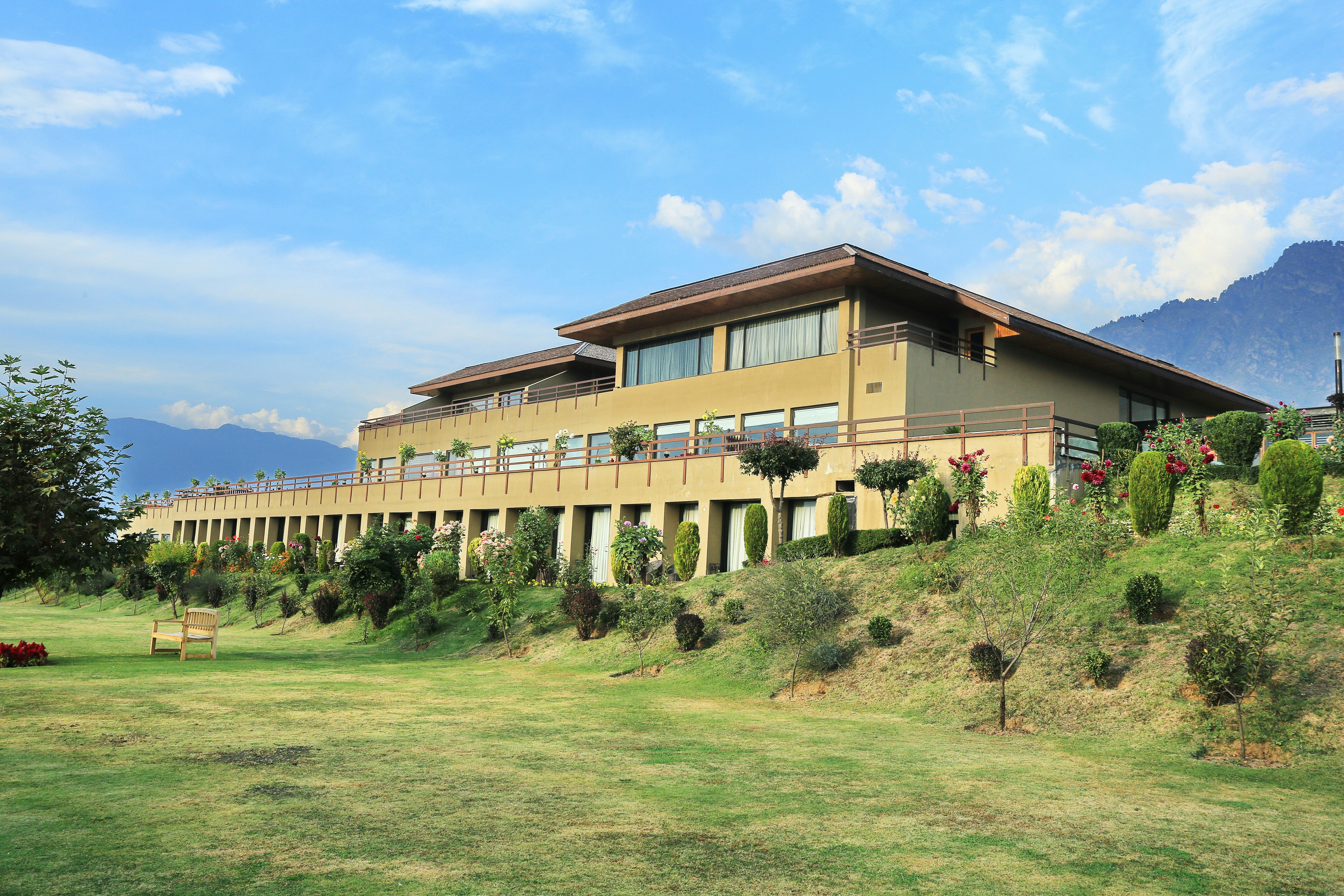 Taj Dal View Srinagar 4/50