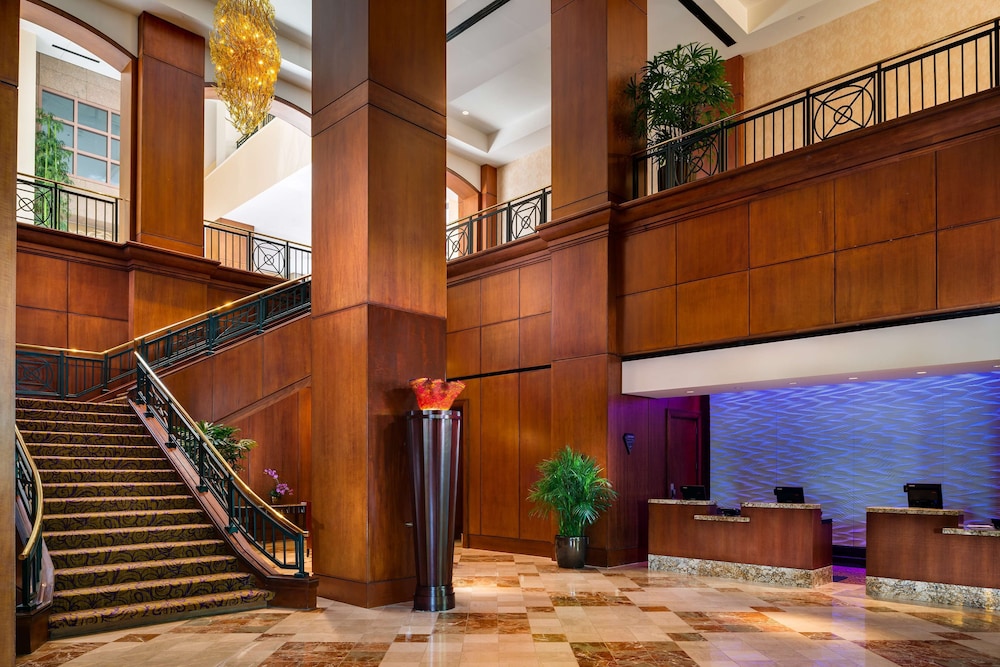 Hilton Charlotte Uptown (ex Hilton Charlotte Center City) 5/82
