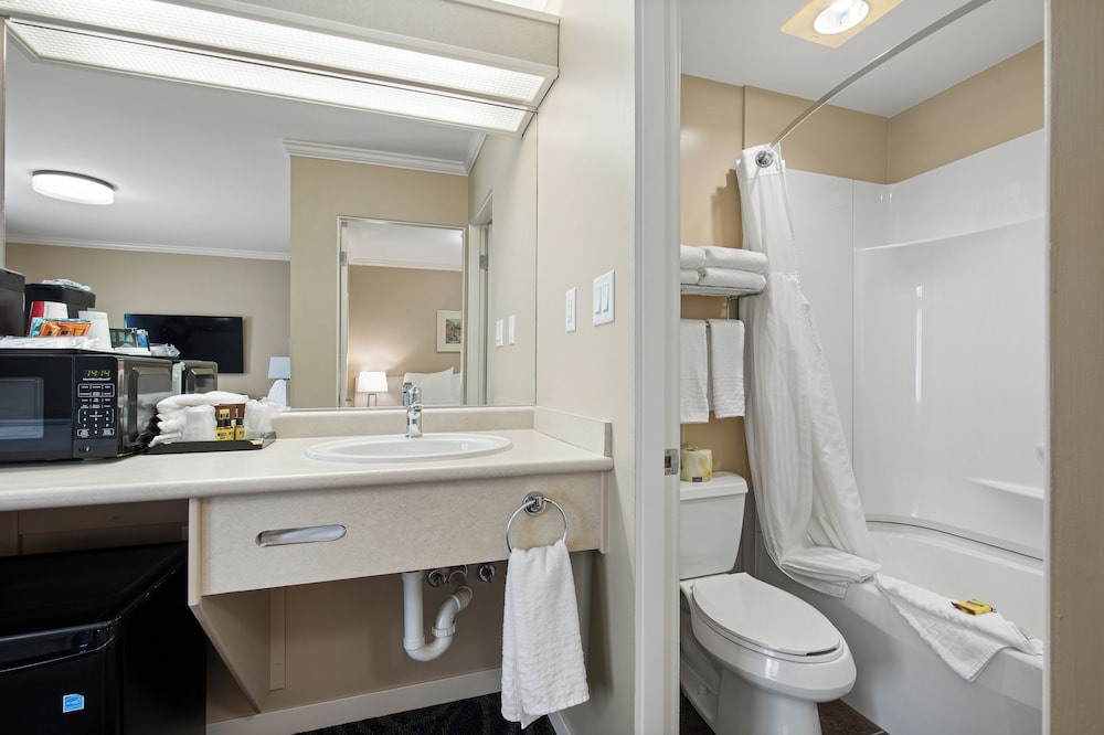 Glenwood Inn & Suites 49/50