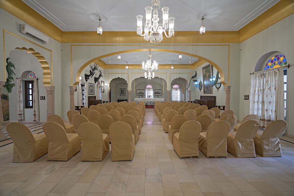 Alsisar Mahal 8/50