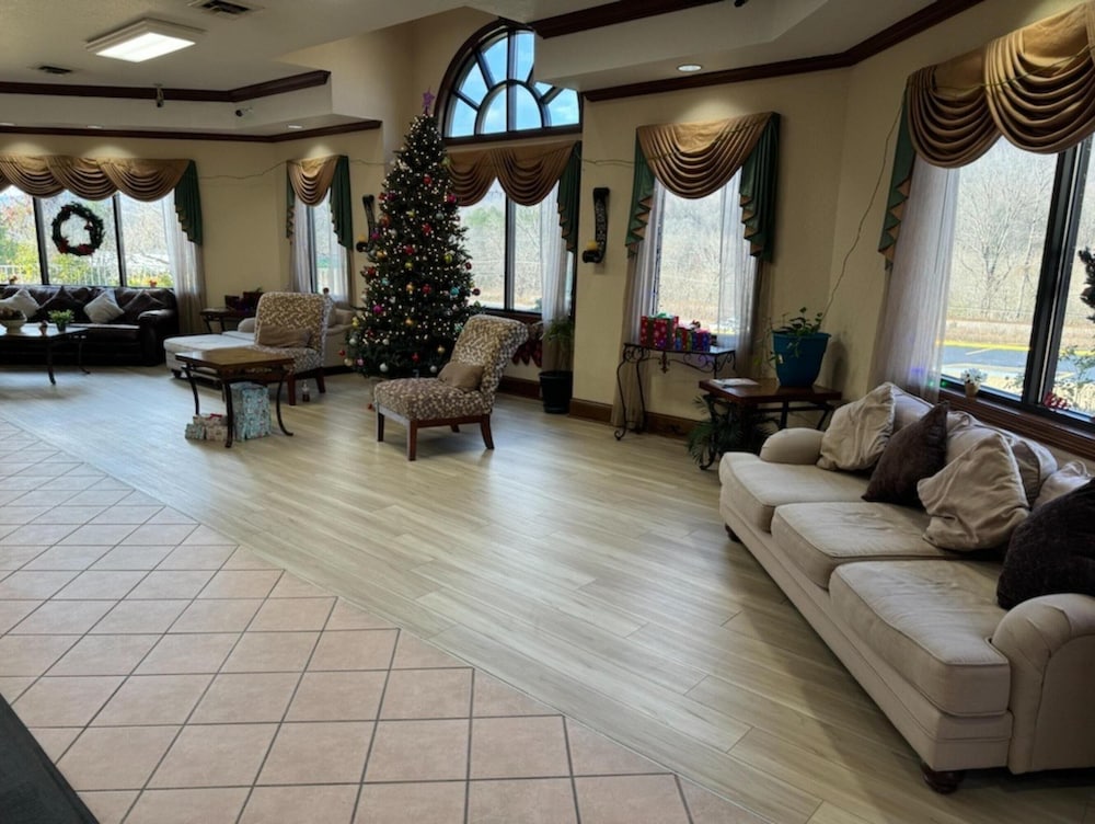OYO Hotel Harriman near I-40 32/48