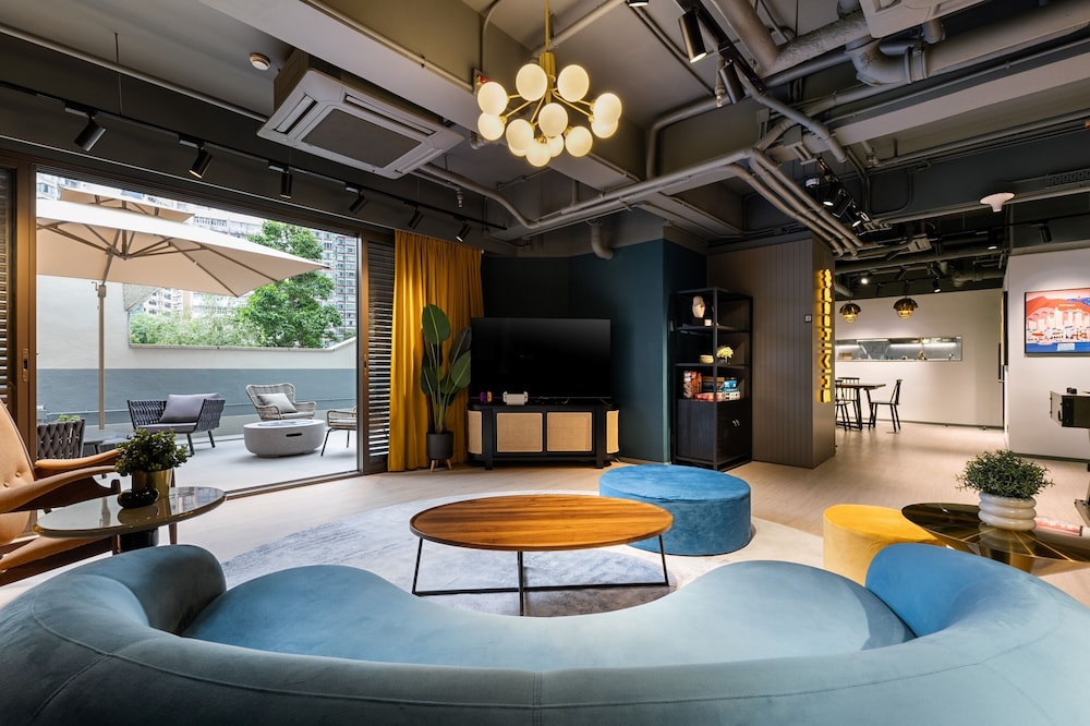 Dash Living On Hollywood 28/50