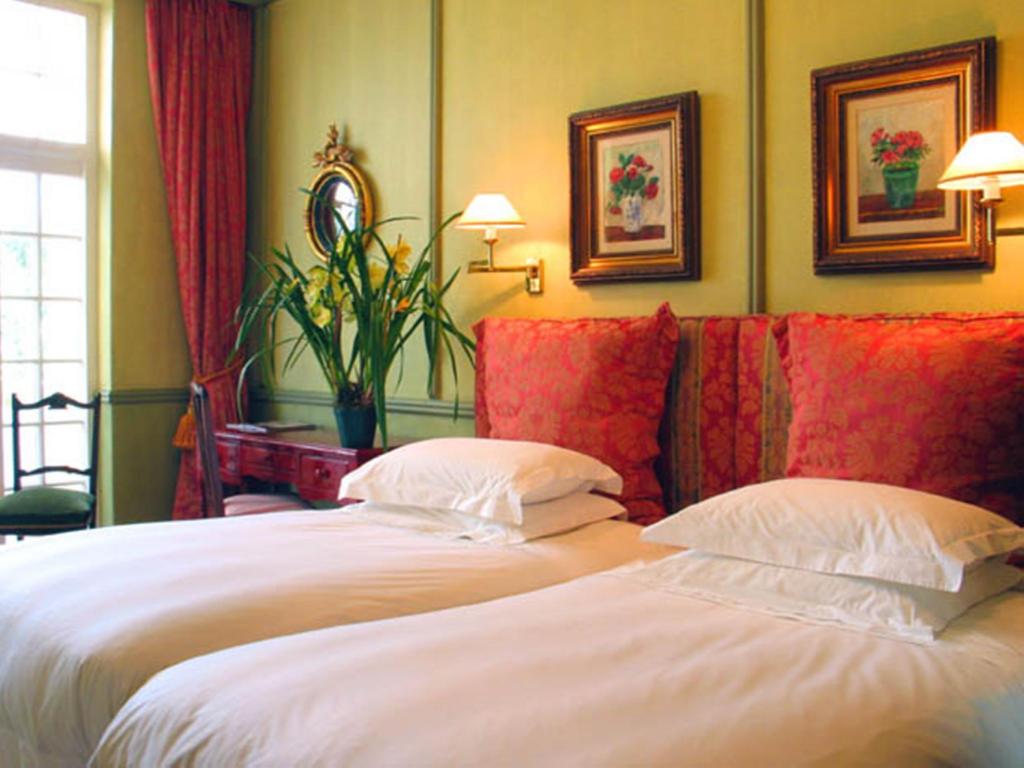 Green, Twin Beds
