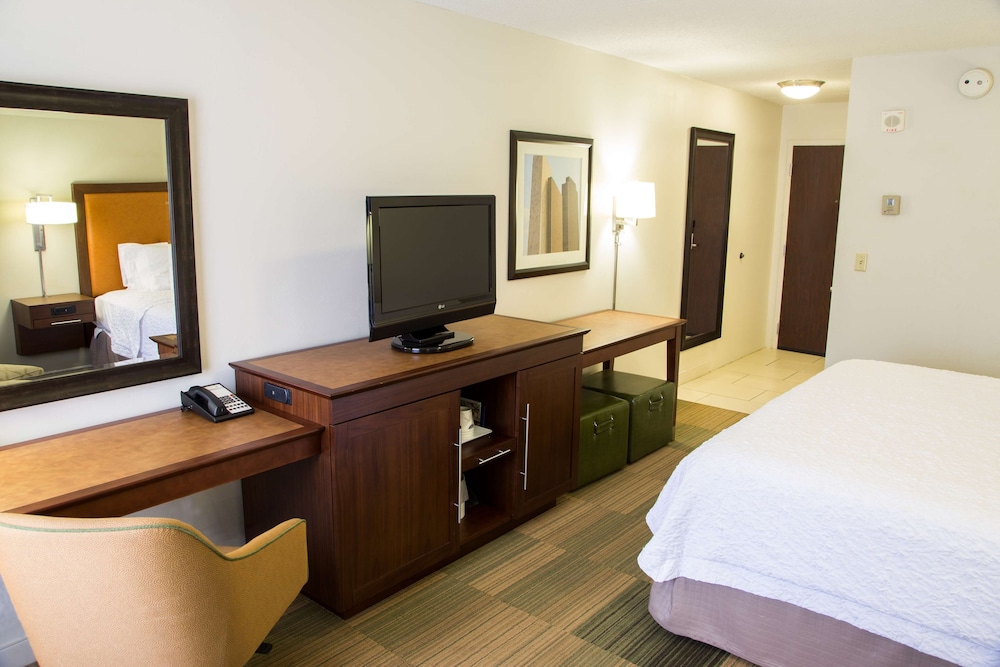 Hampton Inn Suites Albany Downtown 13/55