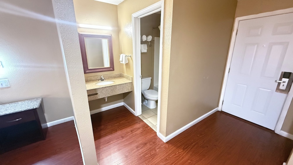 Valley Inn 43/44