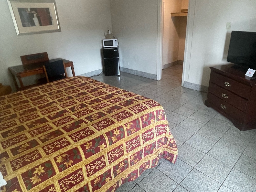 Budgetel Inn & Suites 7/32