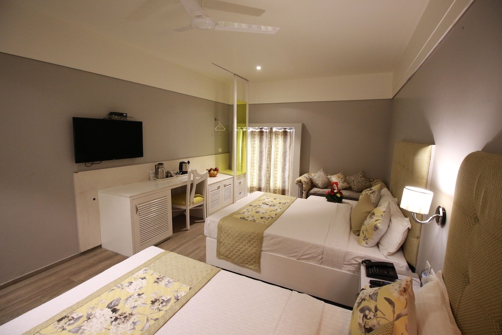 Hotel Emerald 13/52