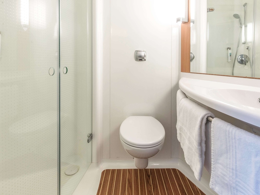 Ibis Issoire 18/57