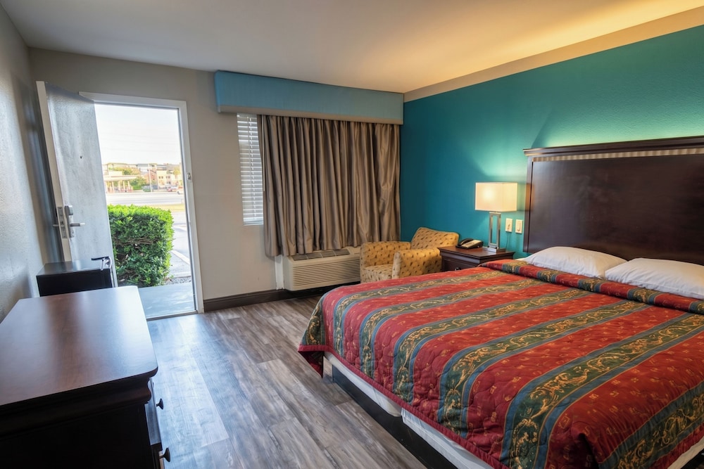Room at OYO Deluxe Inn, MESQUITE - TX