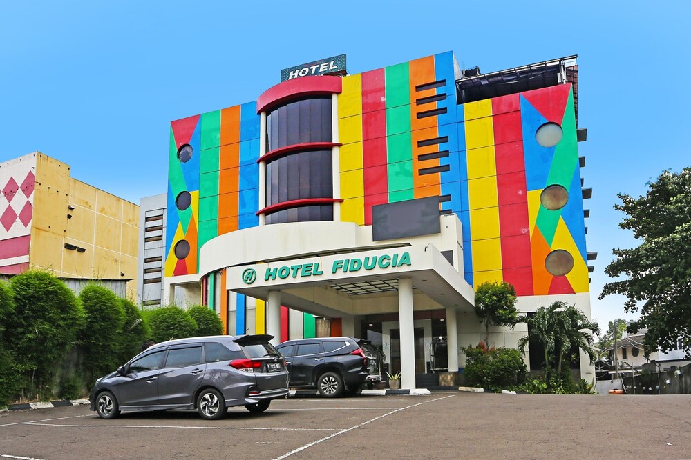 Super OYO Townhouse OAK Hotel Fiducia Serpong 41/44