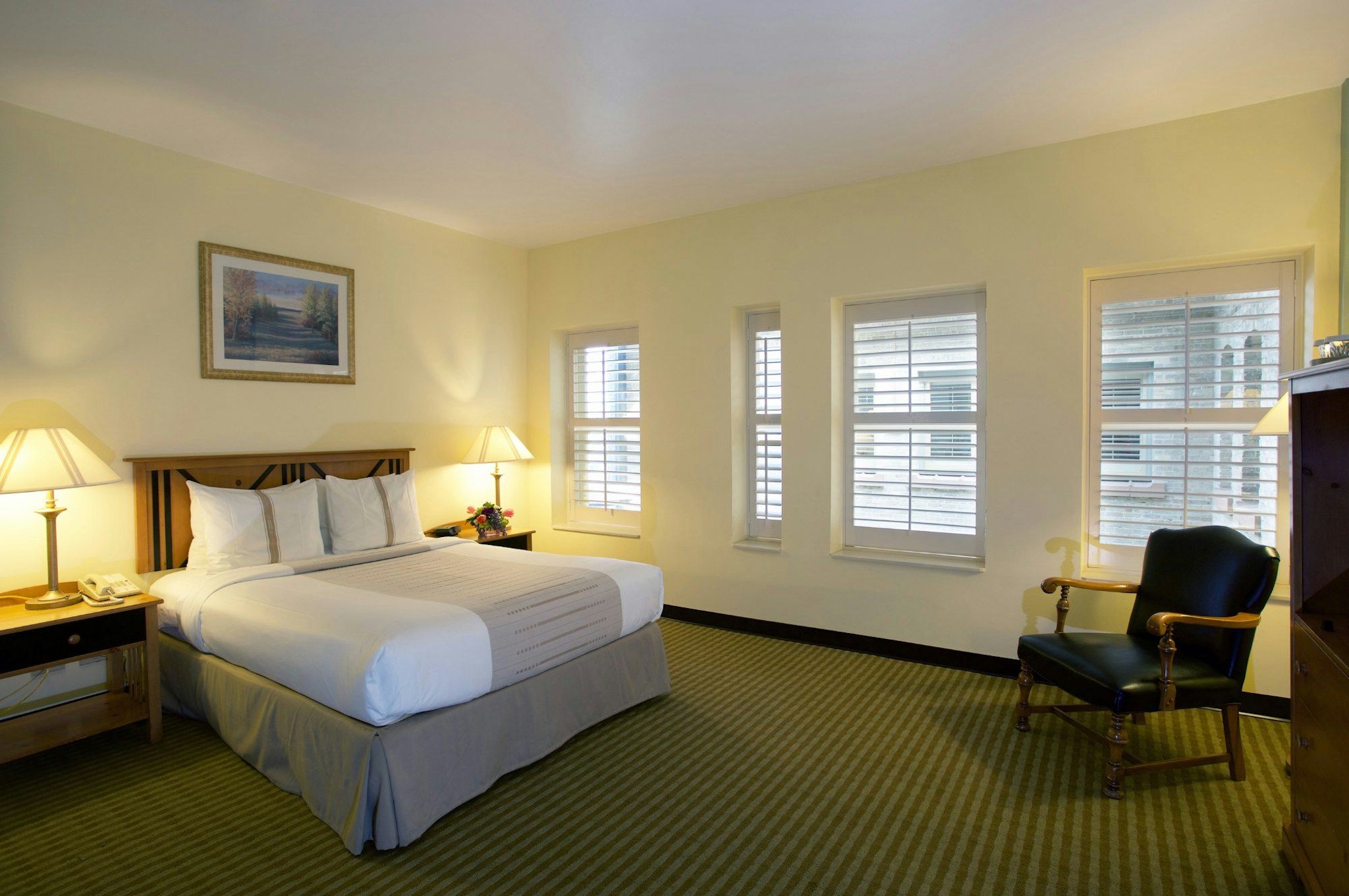 CROCKETT, SUPERIOR, QUEEN BED