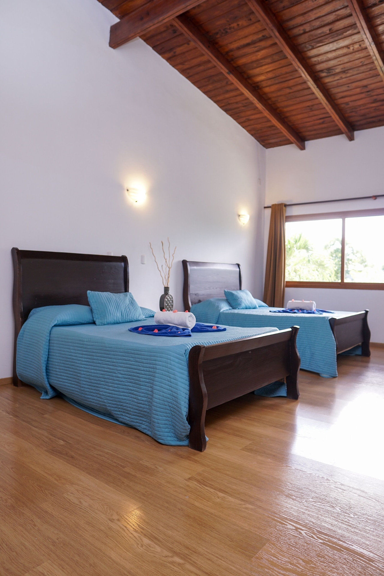 Family Suite, King Bed, 1 Queen and 2 Double Beds, Sofa, Xl