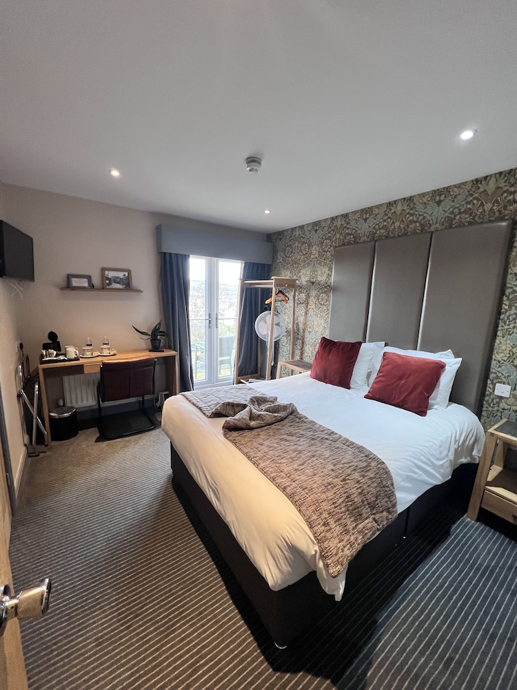 Comfort, Double Bed, Hill View, Balcony، The New Hobbit Hotel 2/6
