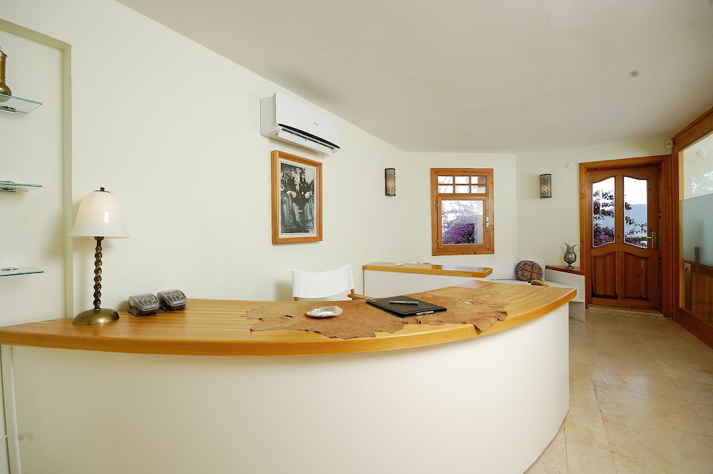 Lycia Hotel 6/65