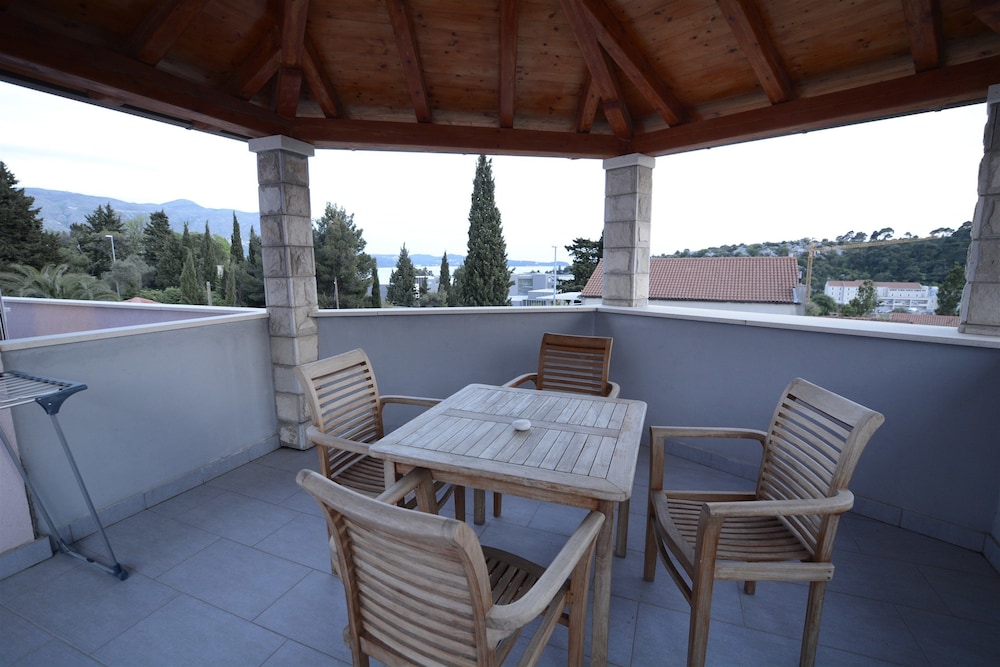Villa Avantgarde 29/50
