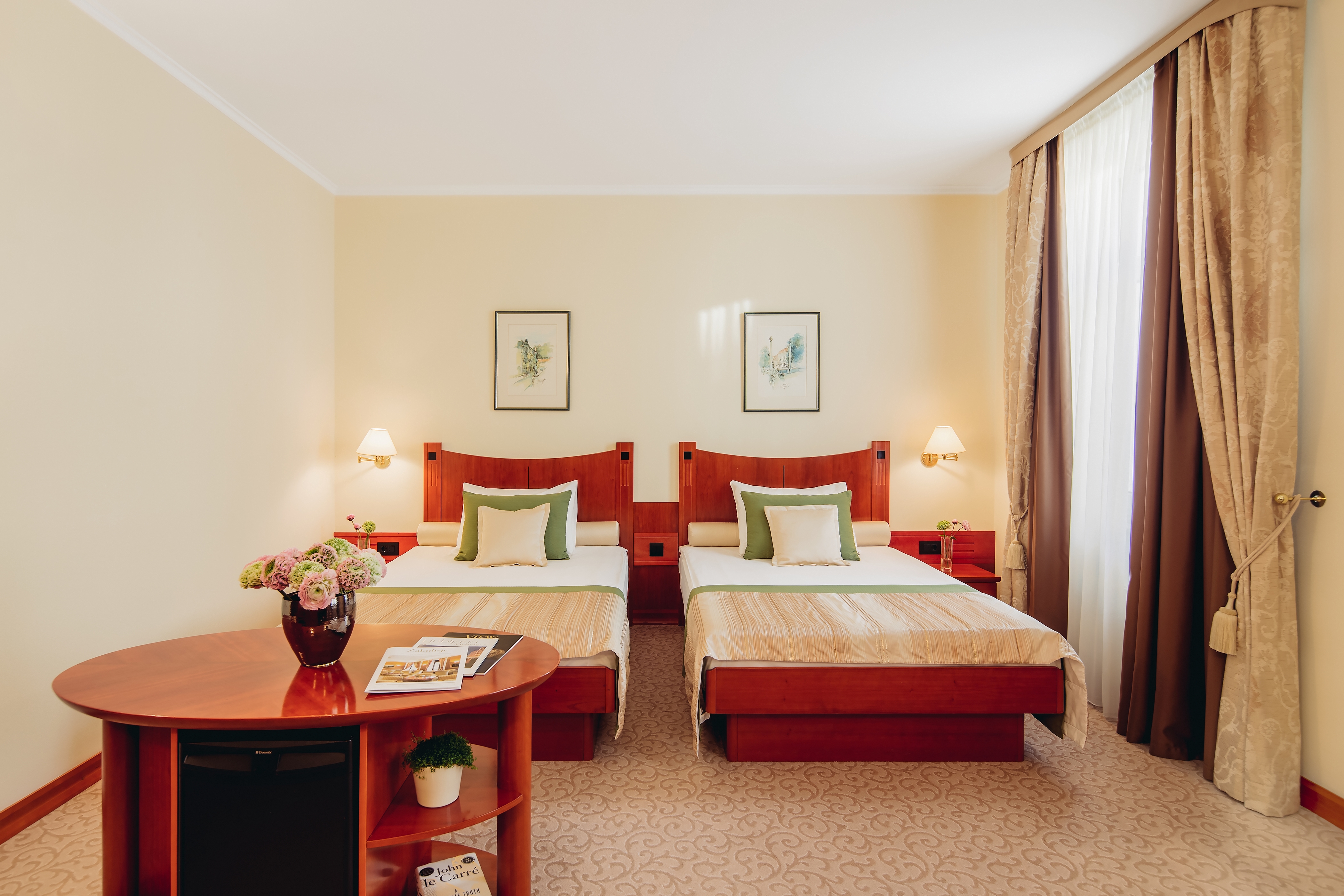 Deluxe, Twin Beds