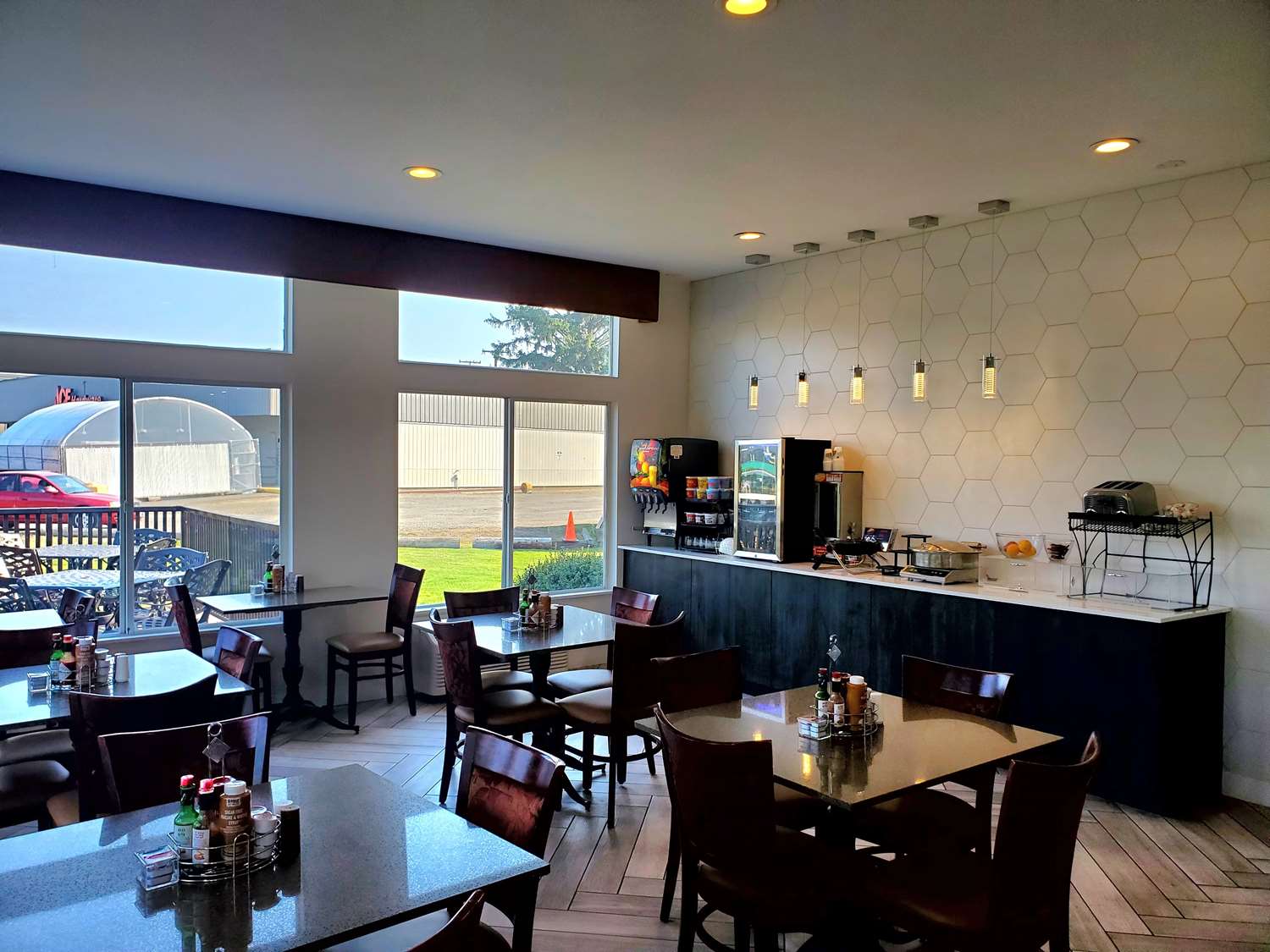 Best Western Salbasgeon Inn & Suites Of Reedsport 9/15