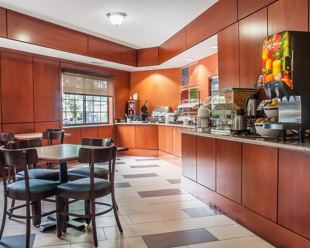 Comfort Inn & Suites Hamburg - Buffalo South 21/29