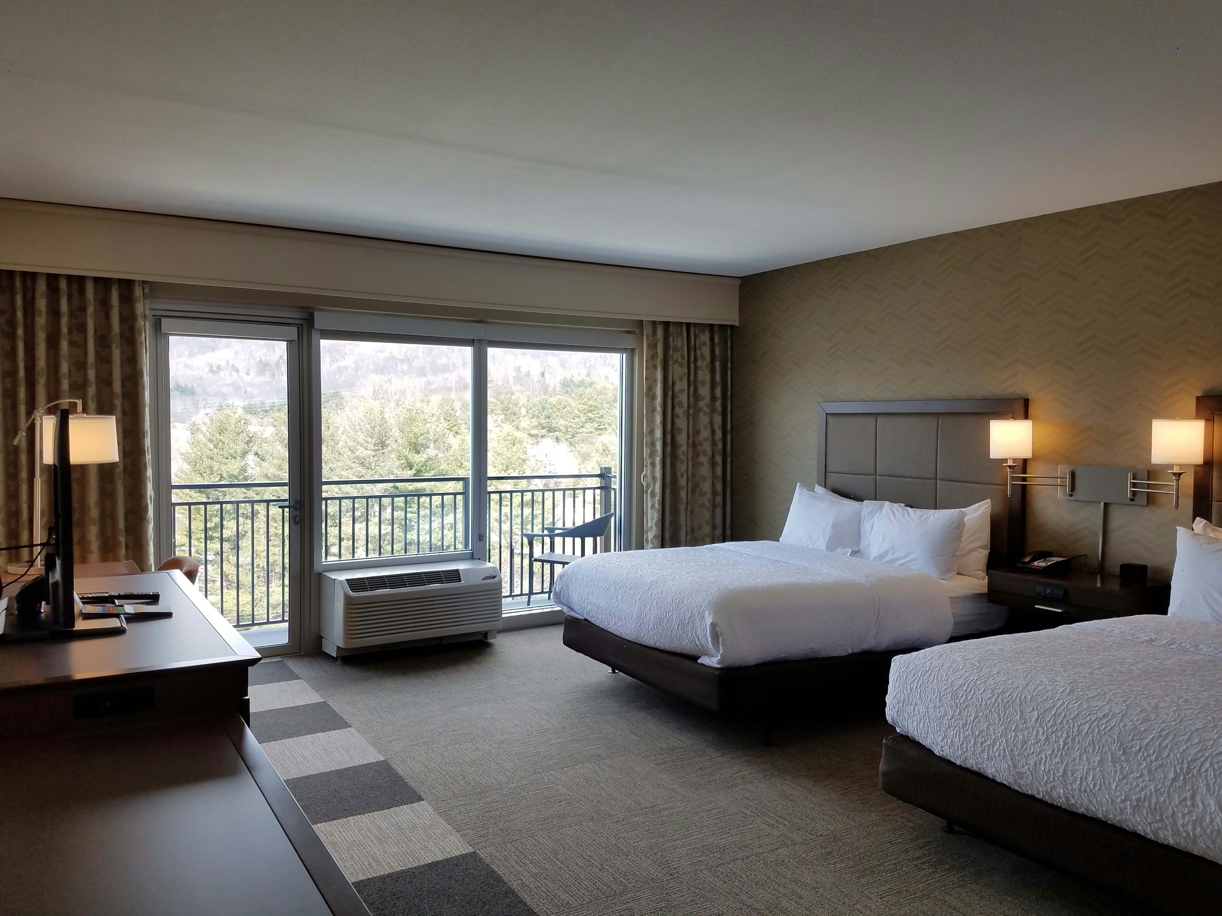 غرفة بسريرين كوين لذوي الإعاقة