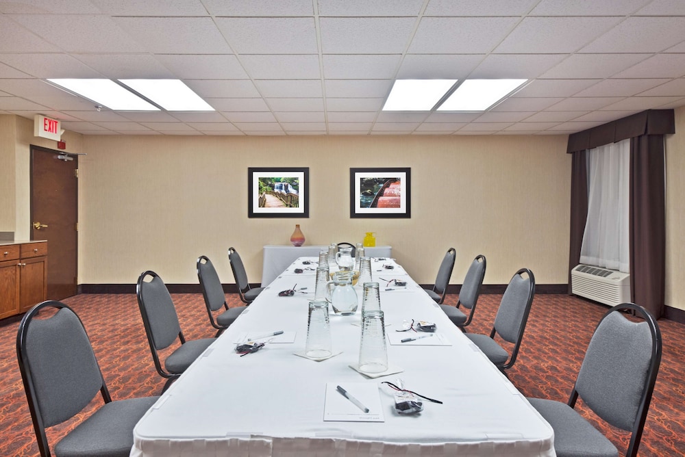 Hampton Inn Huntington/Barboursville 32/40