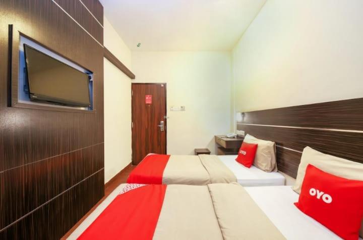 Oyo 108 Golden Palace Hotel 25/50