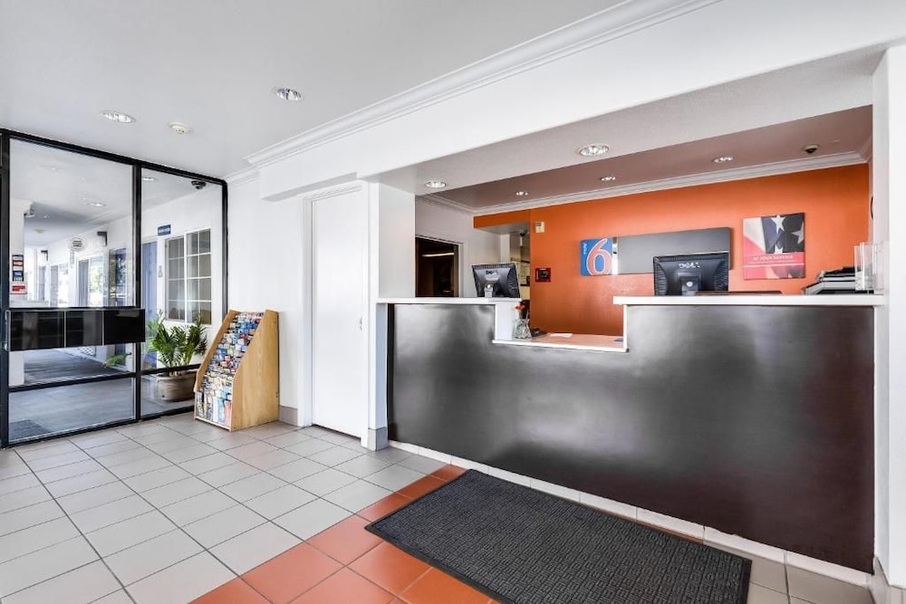 Motel6 San Jose, CA - Convention Center 6/60