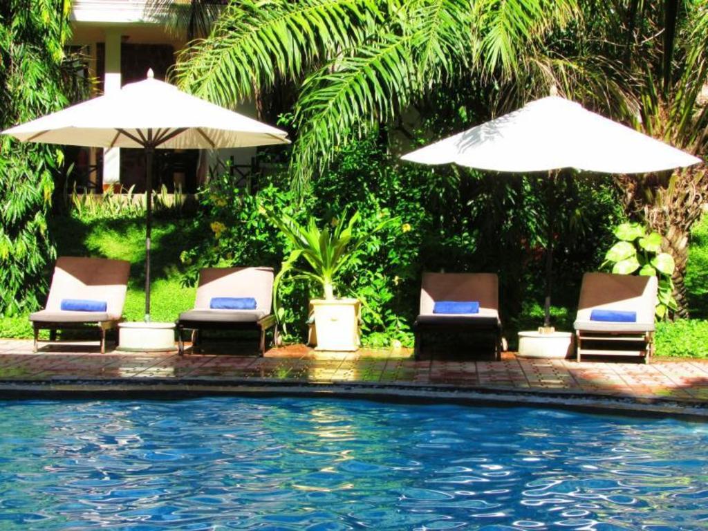 THE BEACH RESORT 39/44
