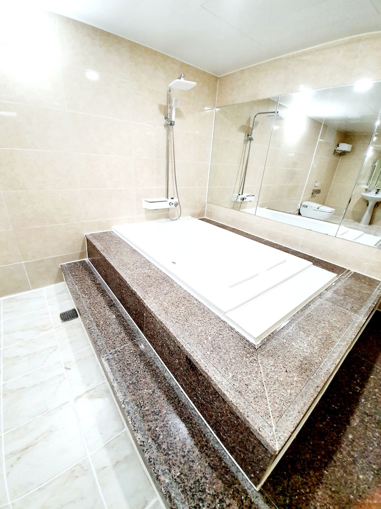 Uneed Hotel 24/60