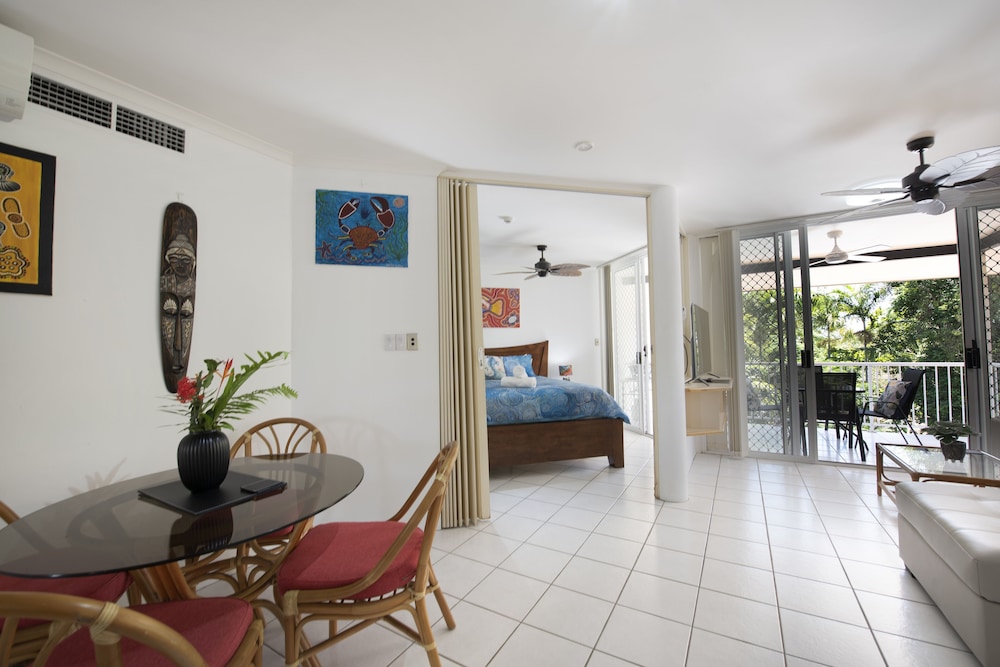 Golden Sands Beachfront Resort 41/70
