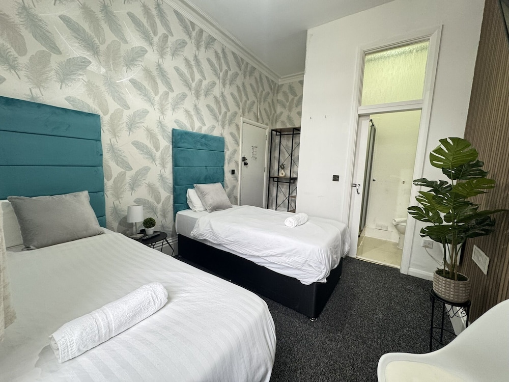 غرفة قياسية بسريرين منفصلين، OYO Marine Parade Hotel Eastbourne Pier 3/10