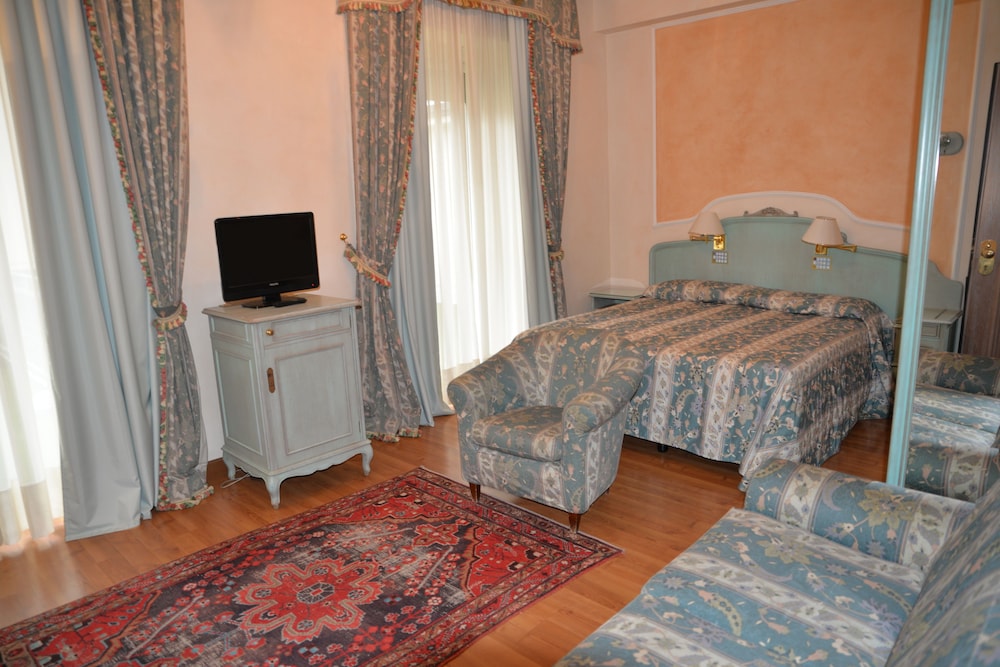Grand Hotel Bristol 32/33