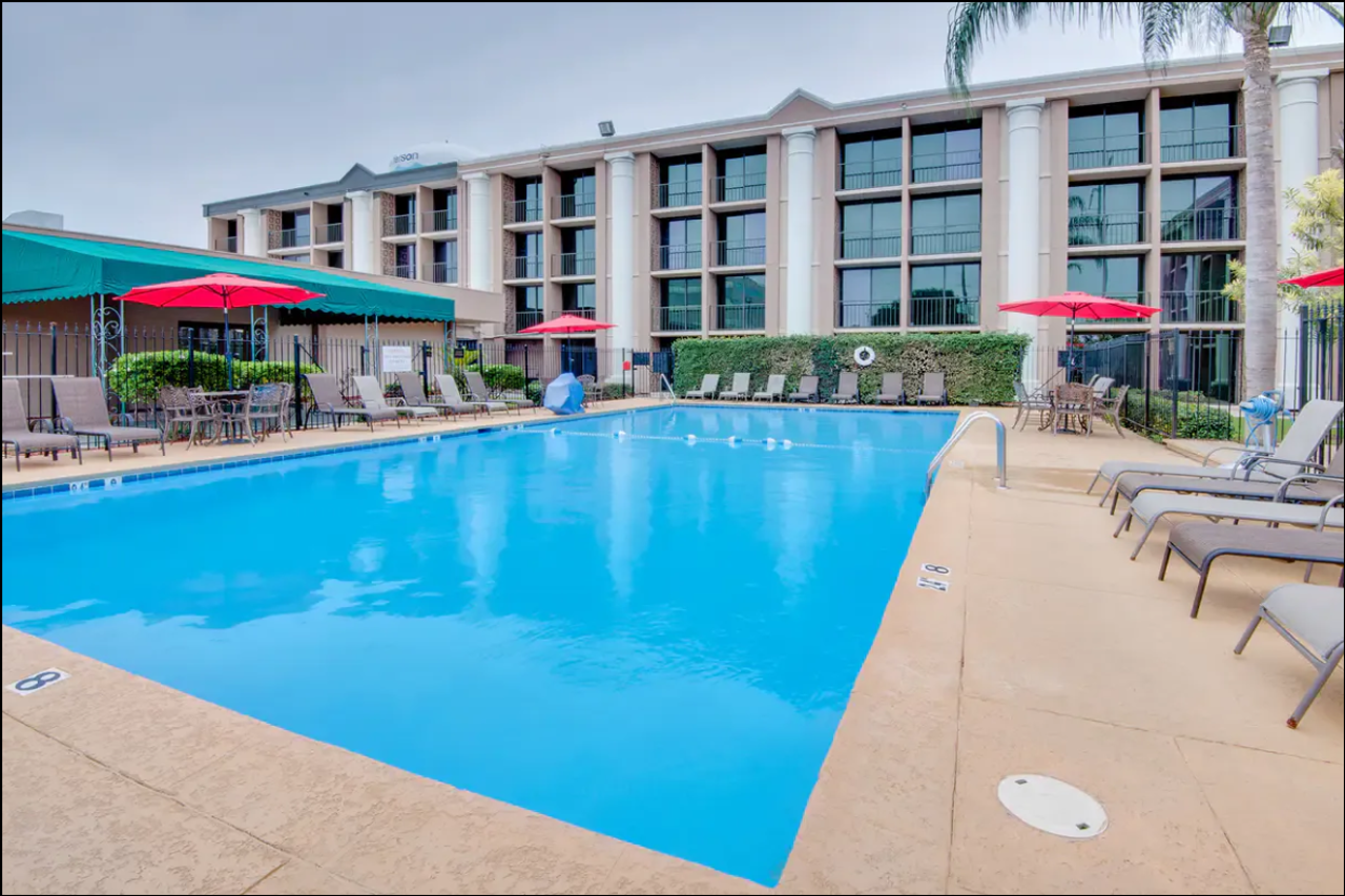 Clarion Hotel & Suites New Orleans Airport 4/20