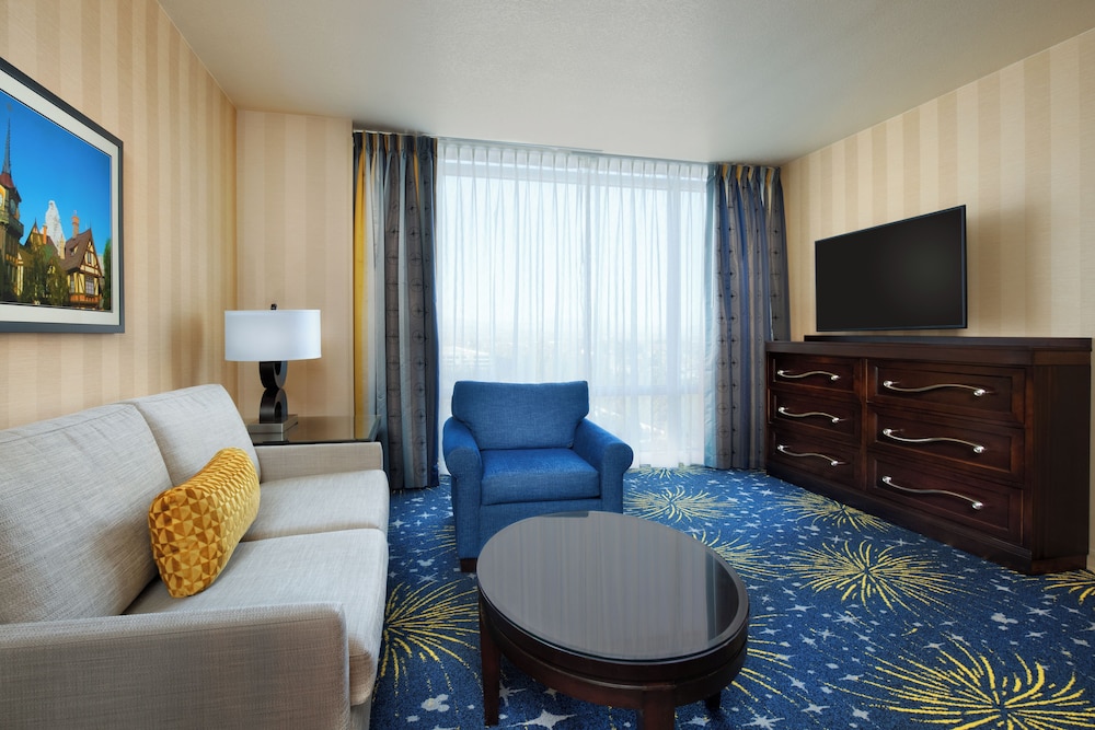 Disneyland Hotel 54/70