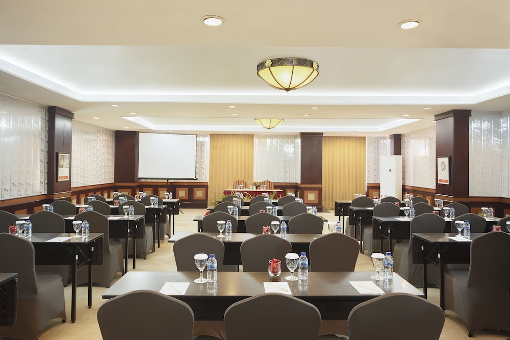 Swiss-Belhotel Tarakan 52/63