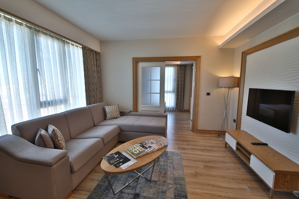Bof Hotels Ceo Suites 51/73