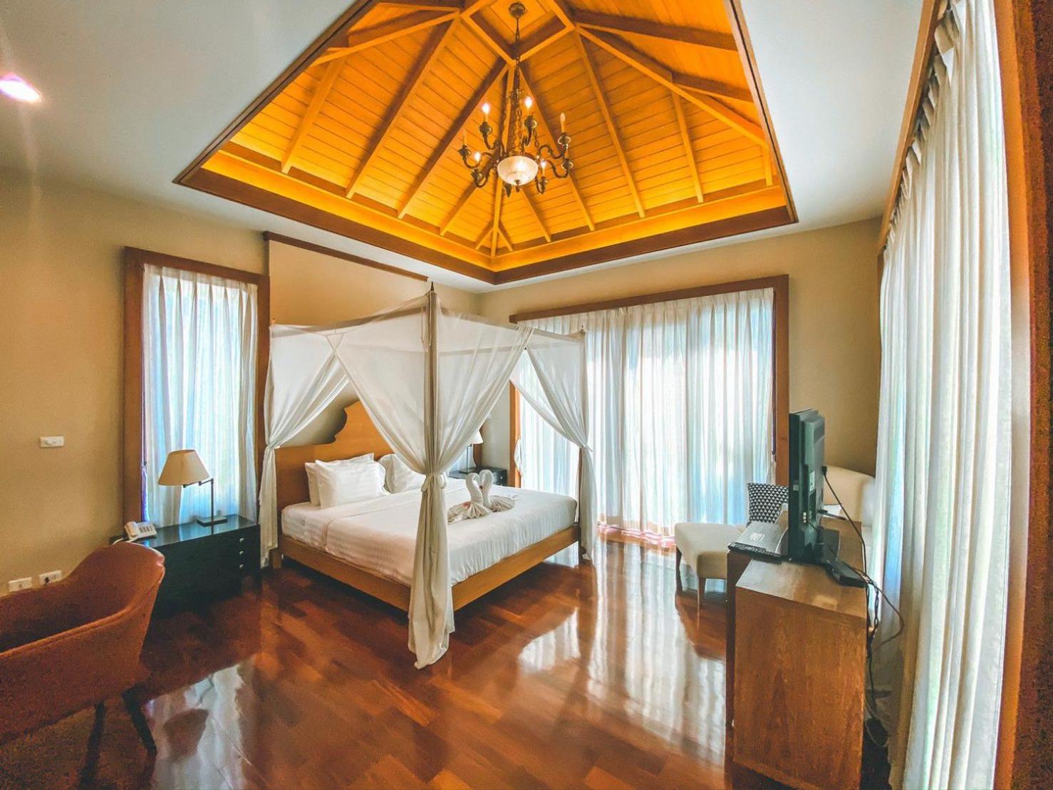 5 Bedrooms, Villa