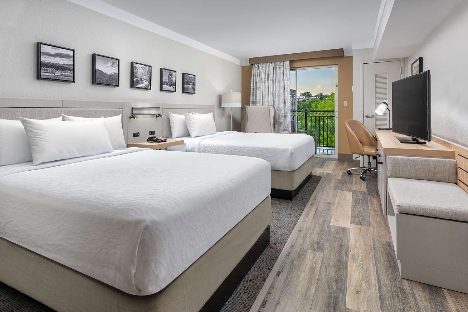 DELUXE, 2 QUEEN BEDS, BALCONY