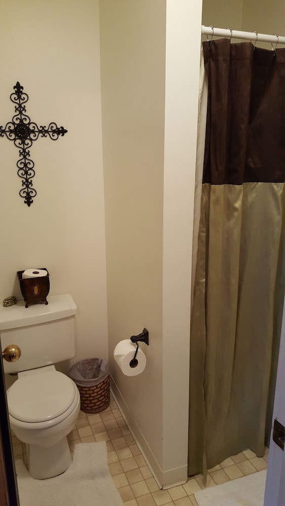 Woodstock Inn B&B 48/50