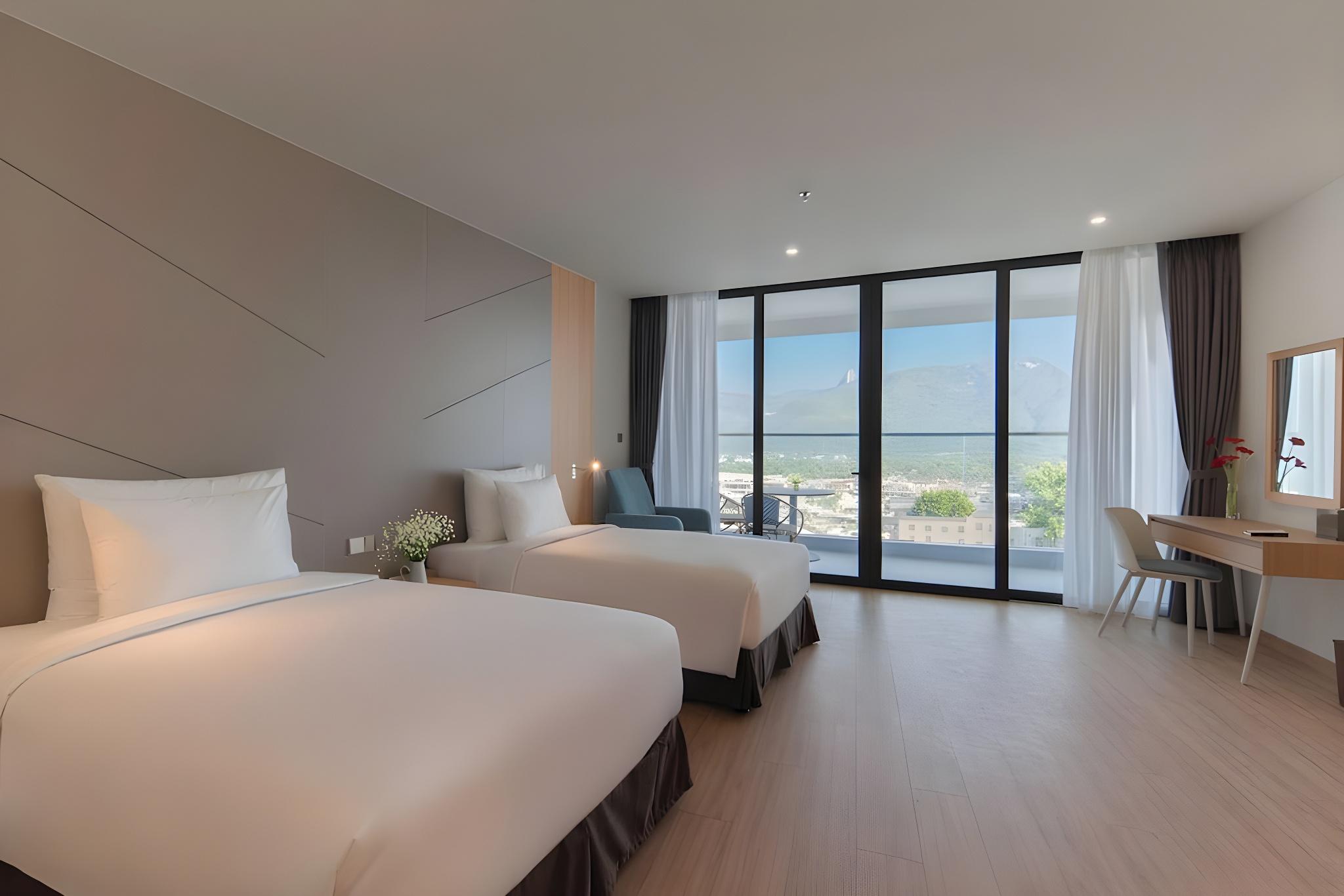 Deluxe, Triple, Ocean View