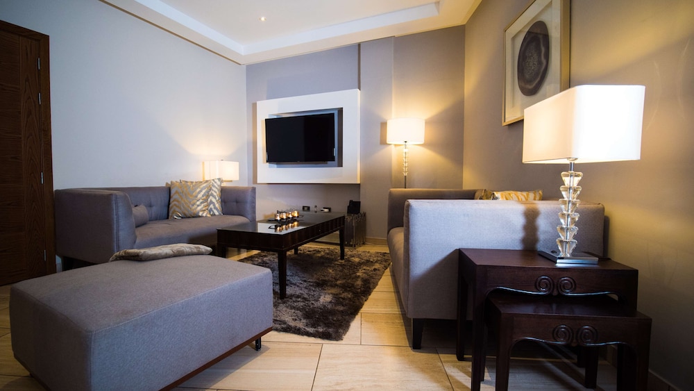 Oak Plaza Suites 48/66
