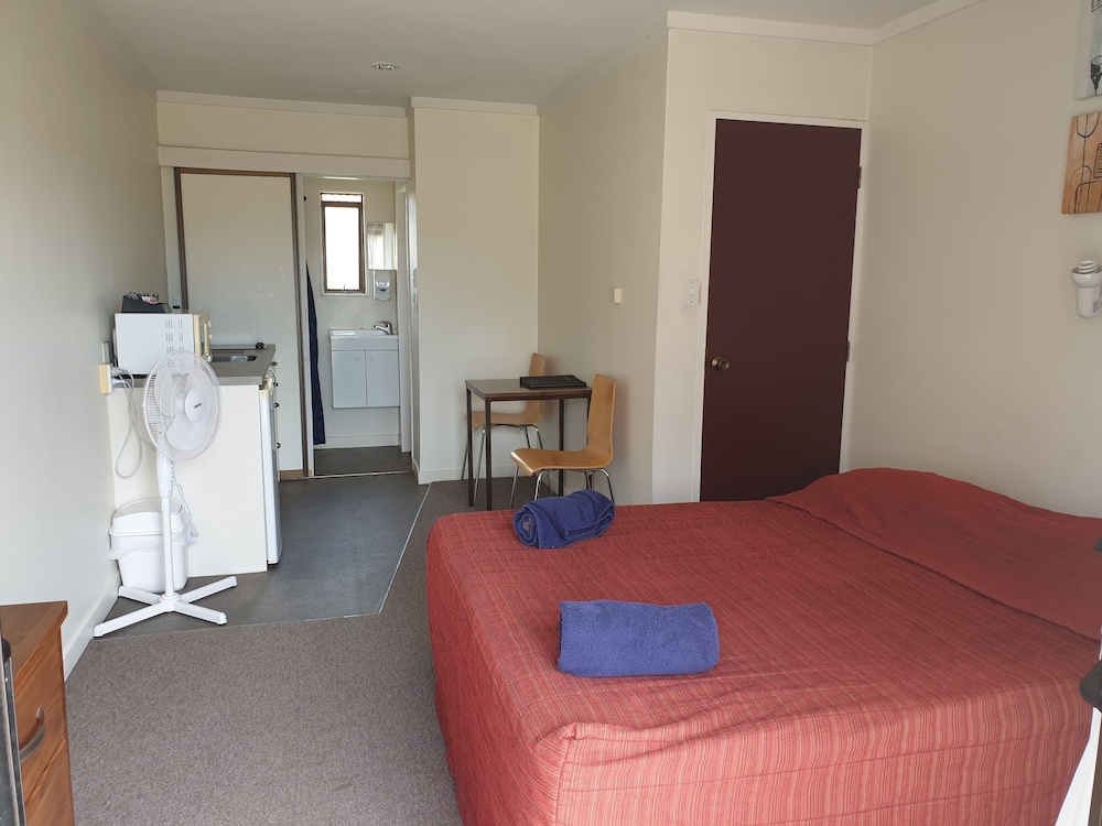 Oxford Court Motel 2/30