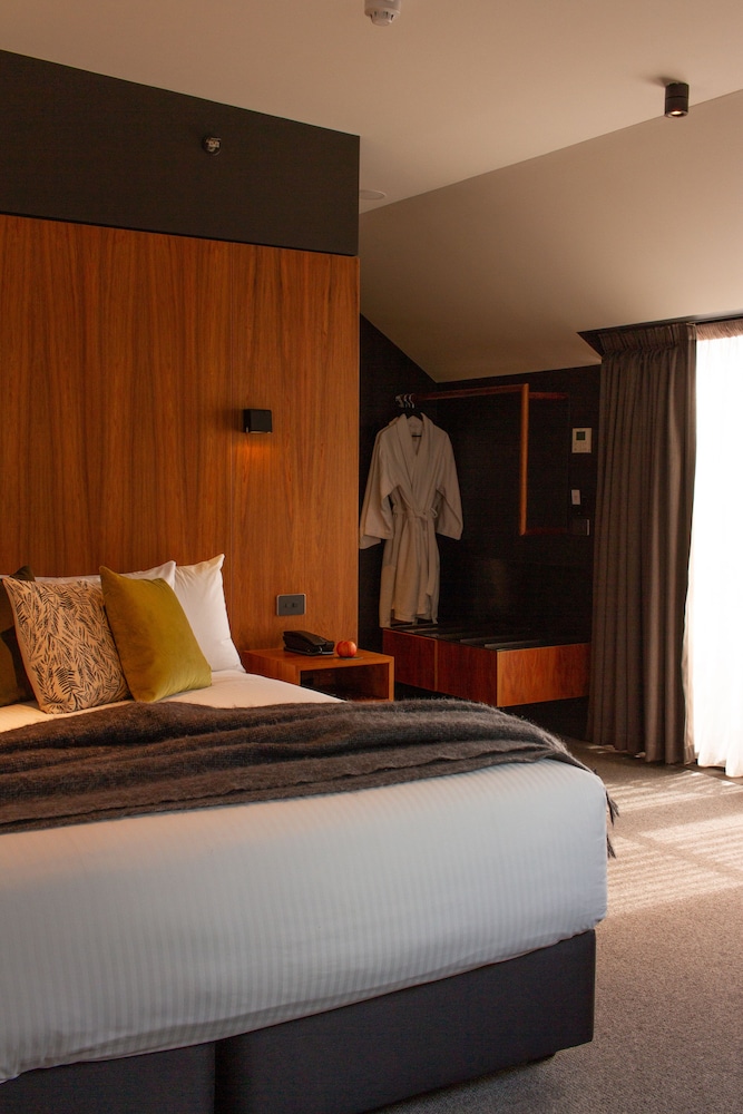 Grove, King Bed, Balcony