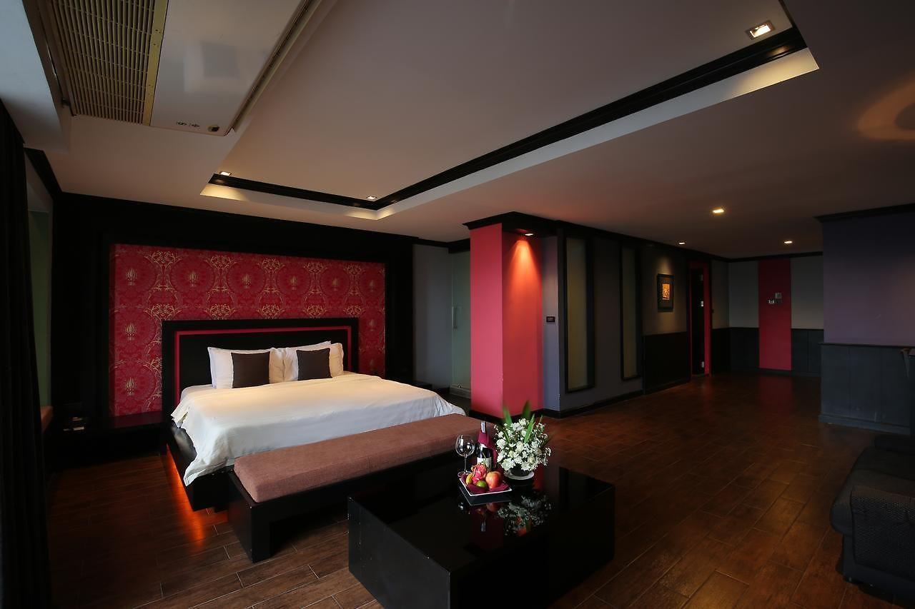 Boutique, Suite