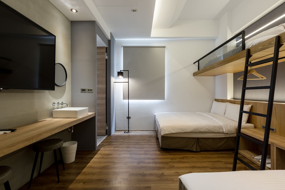 Green Hotel 23/70