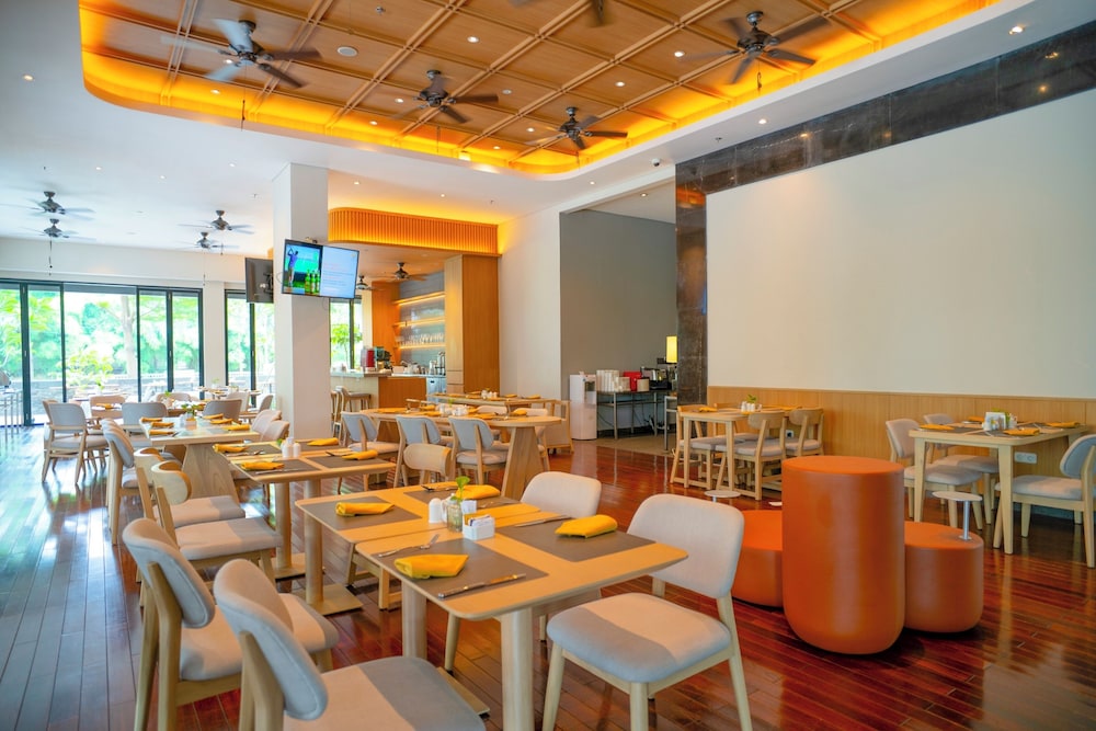 Delonix Hotel Karawang 40/55