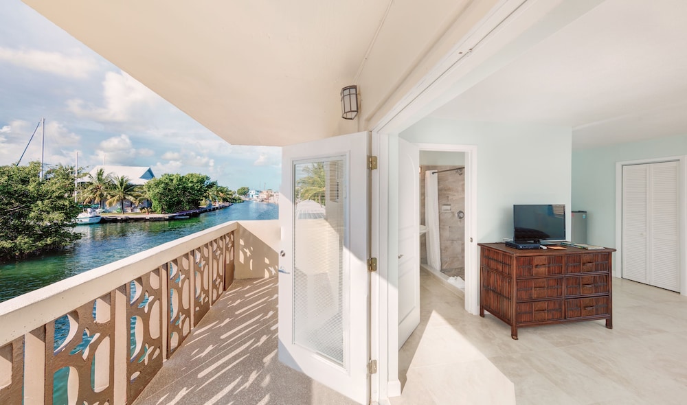 Creekside Inn Islamorada 35/45