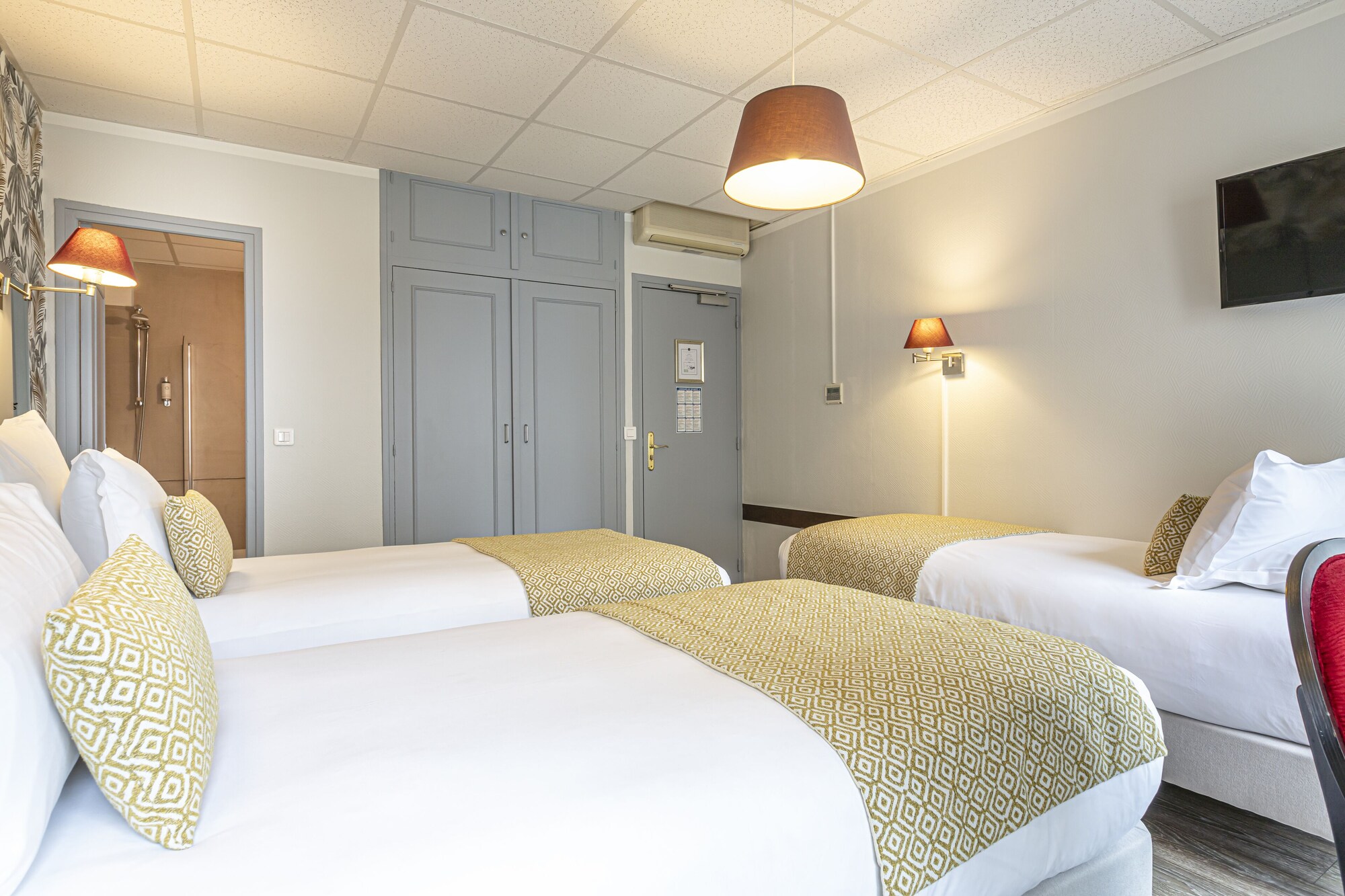 ROOM, TRIPLE